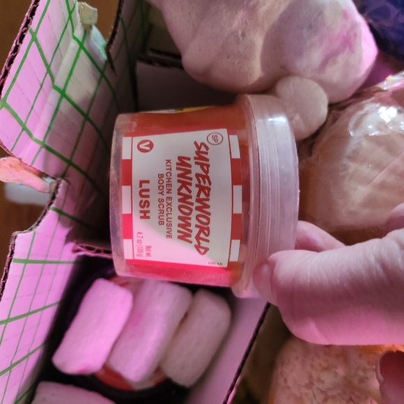 Assorted Lush Kitchen box items - Picture 3 of 10